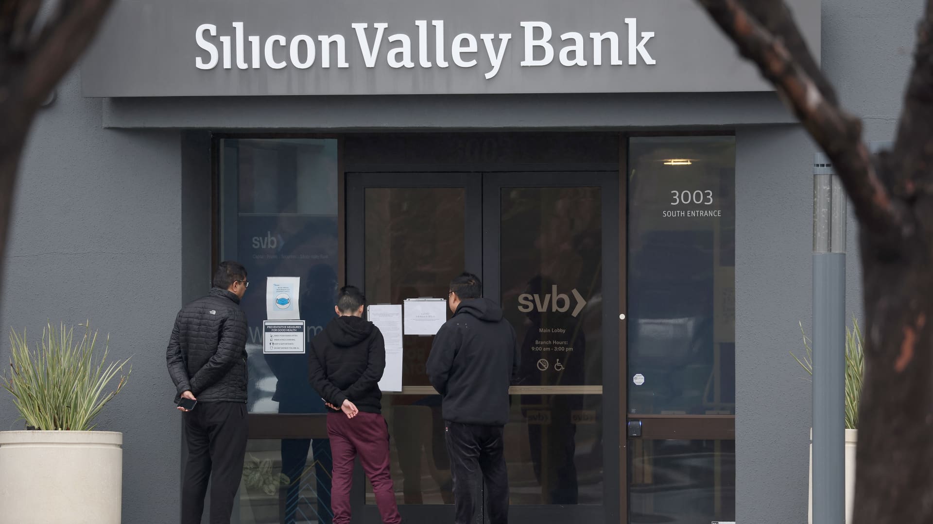 GOP presidential contenders cast blame for Silicon Valley Bank collapse
