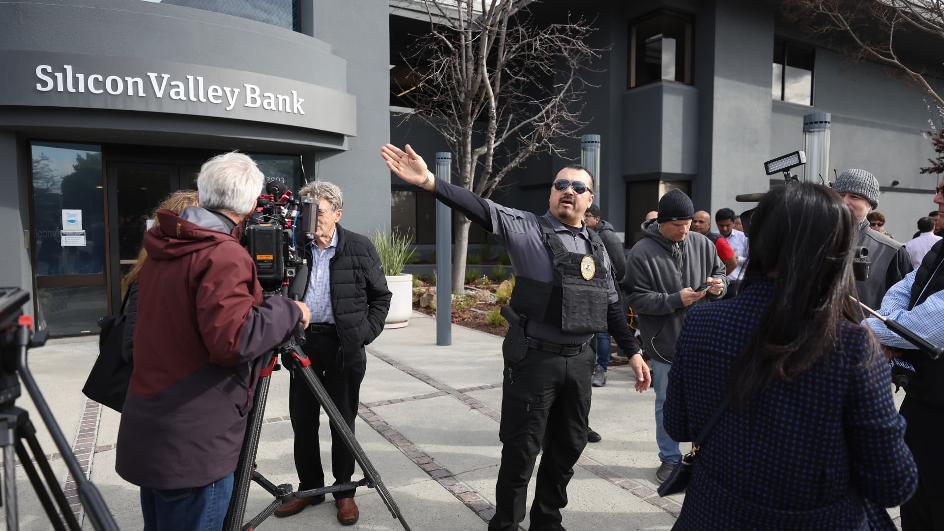 Op-ed: ESG investing and 2018 change in bank laws didn’t cause Silicon Valley Bank to collapse, says former Sen. Heitkamp