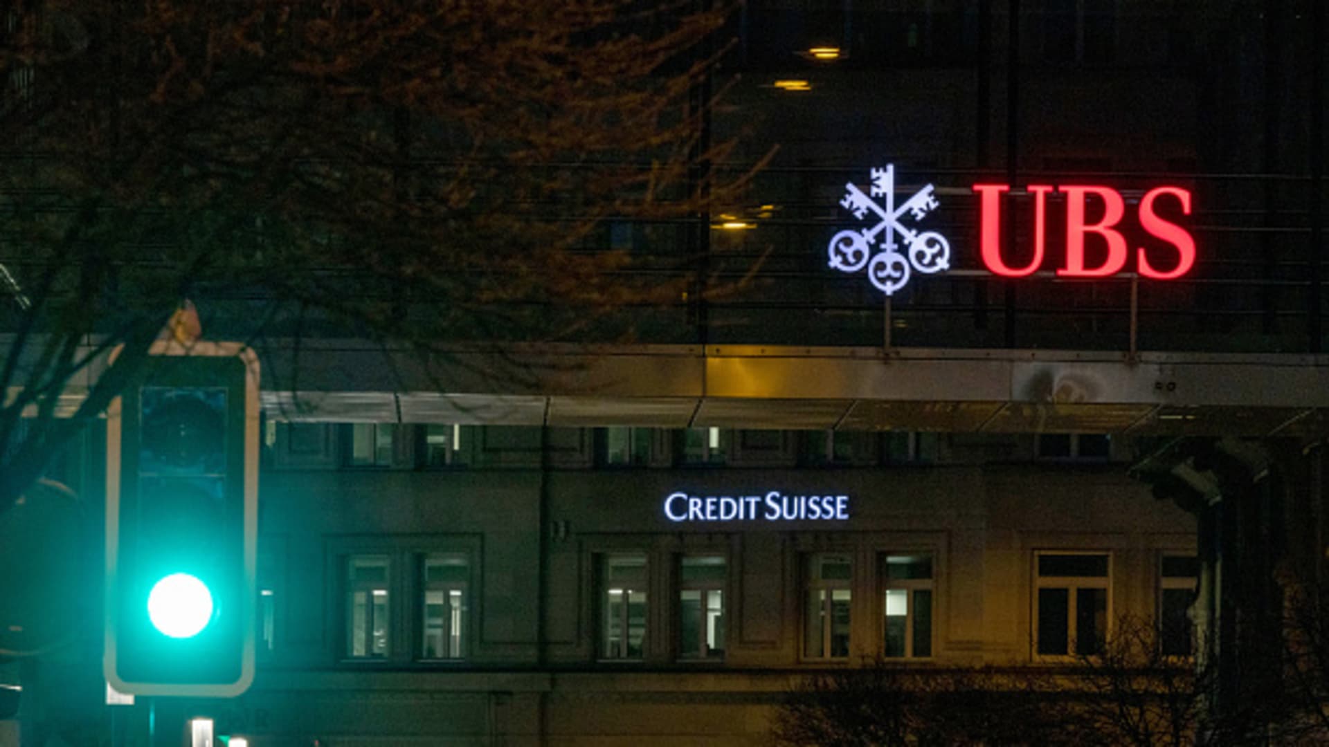 UBS shares reverse losses, Credit Suisse craters 55% after takeover deal
