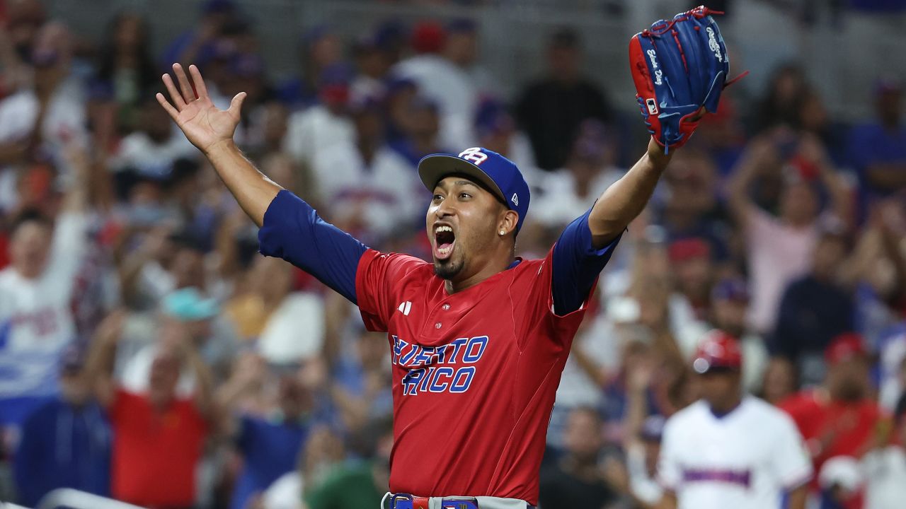 Díaz celebrates against the Dominican Republic.
