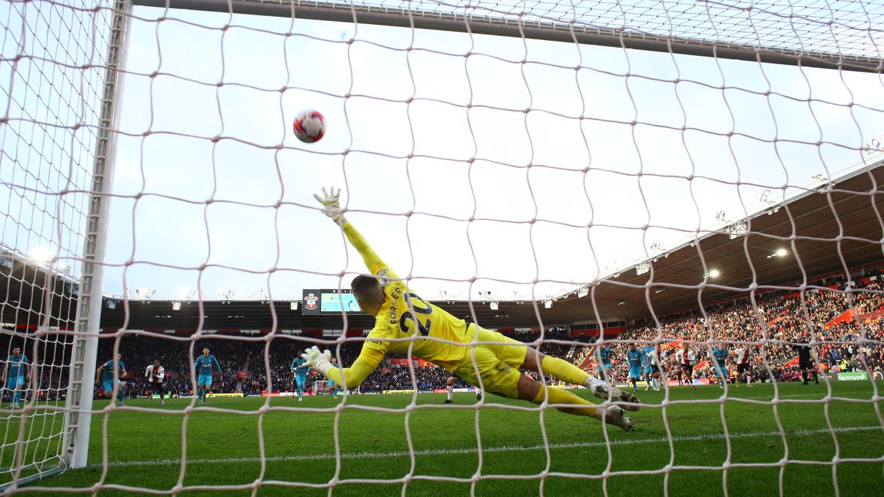 James Ward-Prowse scored a stoppage-time penalty to grab a point for relegation-threatened Southampon.