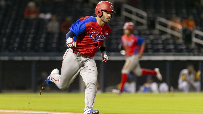 Cuban catcher defects after World Baseball Classic, report says