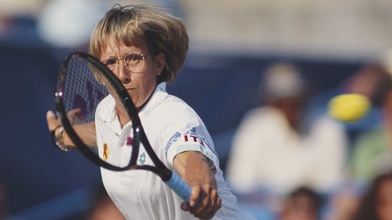 Navratilova plays a backhand at the 1993 US Open.