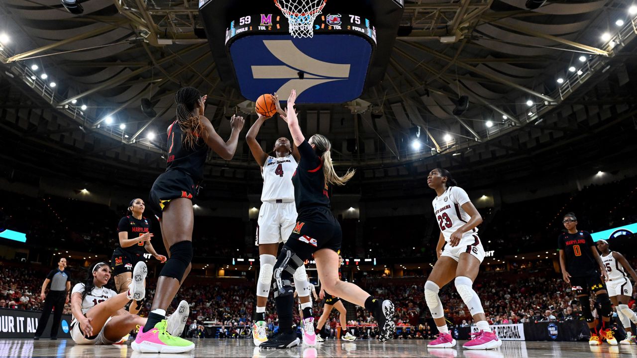 Aliyah Boston (#4) led the Gamecocks with a team-high 22 points.