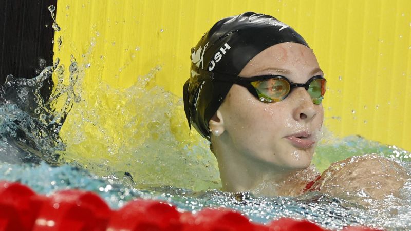 Canadian teenager smashes 400m freestyle swimming world record