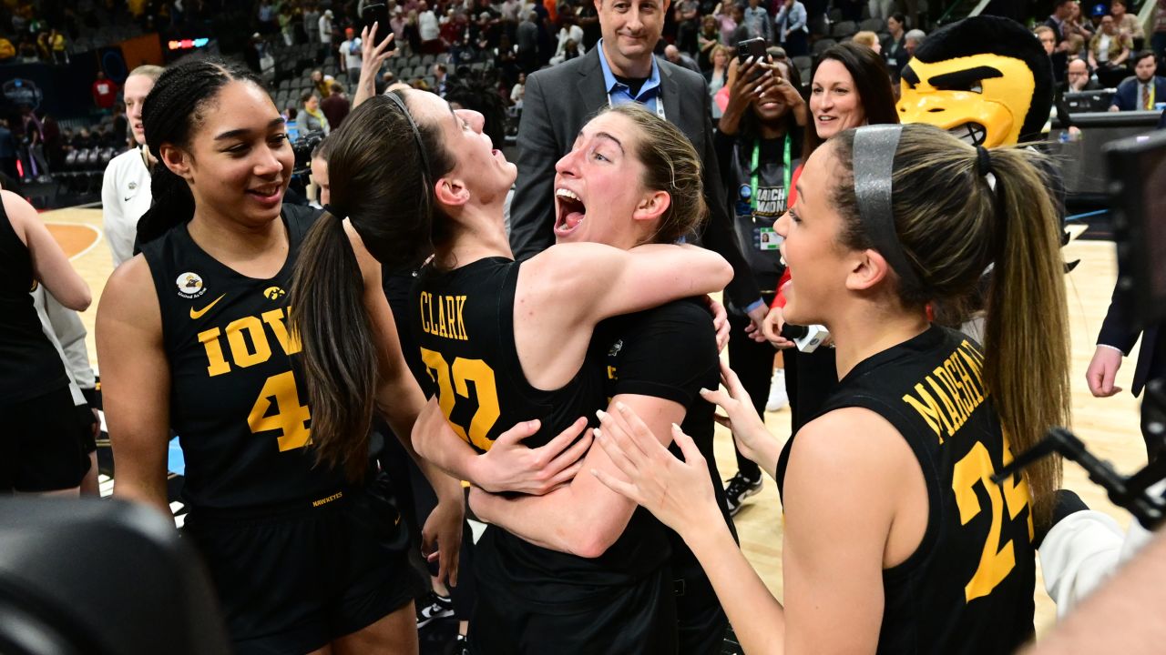 Iowa Hawkeyes players celebrate their win over the South Carolina Gamecocks.