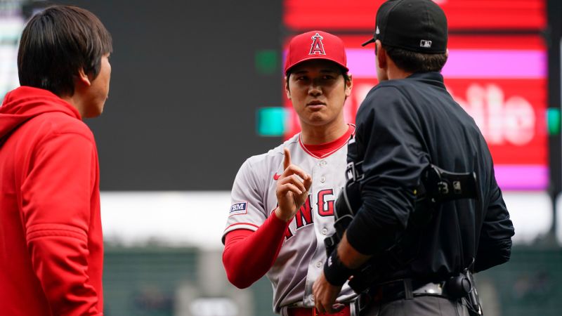 Los Angeles Angels star Shohei Ohtani gets two pitch clock violations, on both the plate and mound