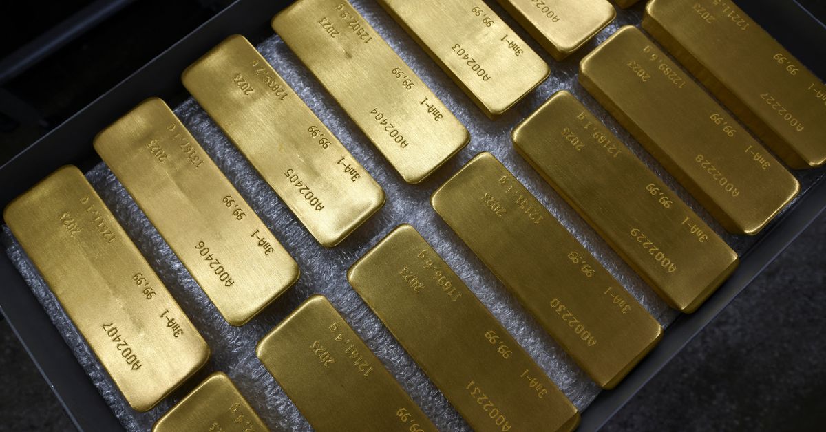 Gold dips 2% as banking fears recede in run-up to Fed decision