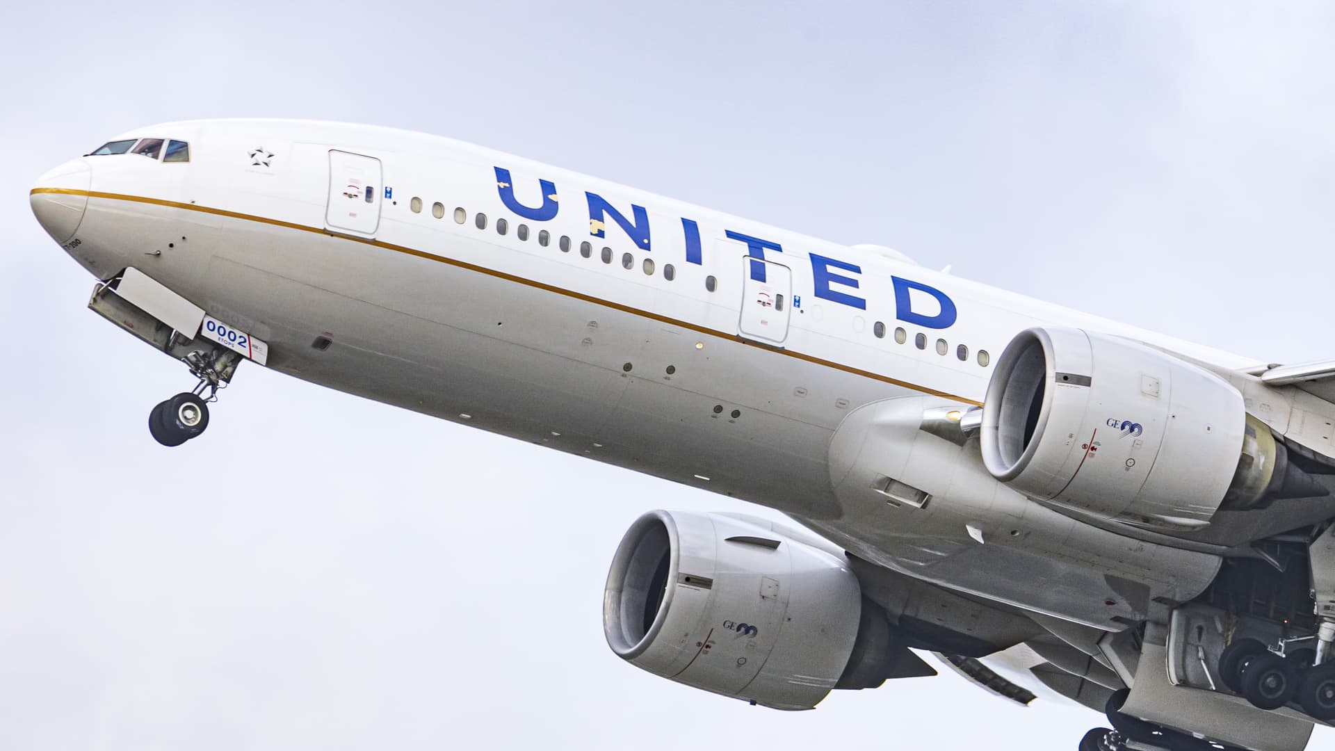 Stocks making the biggest moves premarket: United Airlines, Netflix, Morgan Stanley and more