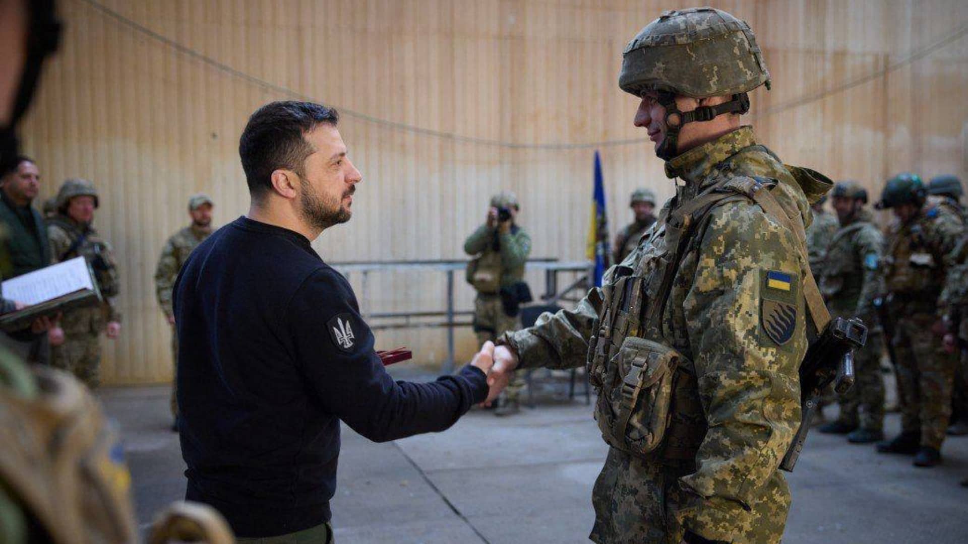 Zelenskyy meets with troops in Donetsk; Moscow court denies WSJ reporter’s appeal