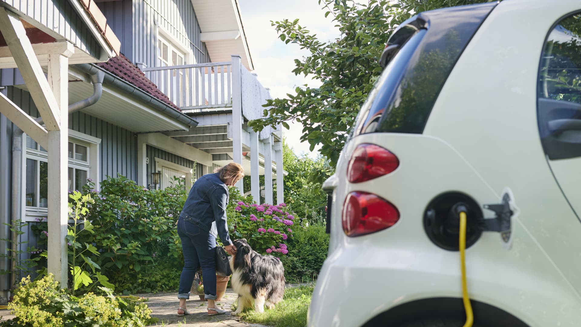 Fewer new cars qualify for $7,500 electric vehicle tax credit. Here are 2 alternatives