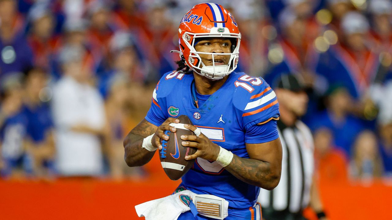 Richardson looks for a receiver during the game between the Florida Gators and the South Carolina Gamecocks.