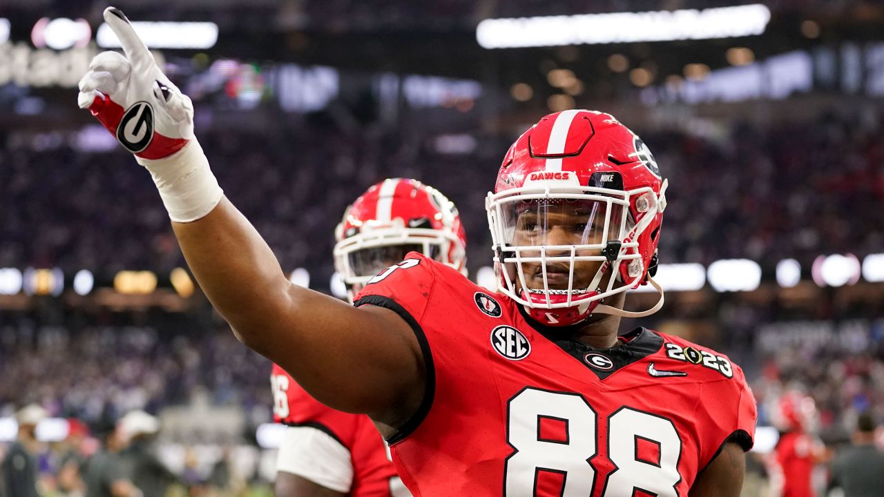 Carter waves to the crowd before the NCAA national championship between Georgia and TCU.