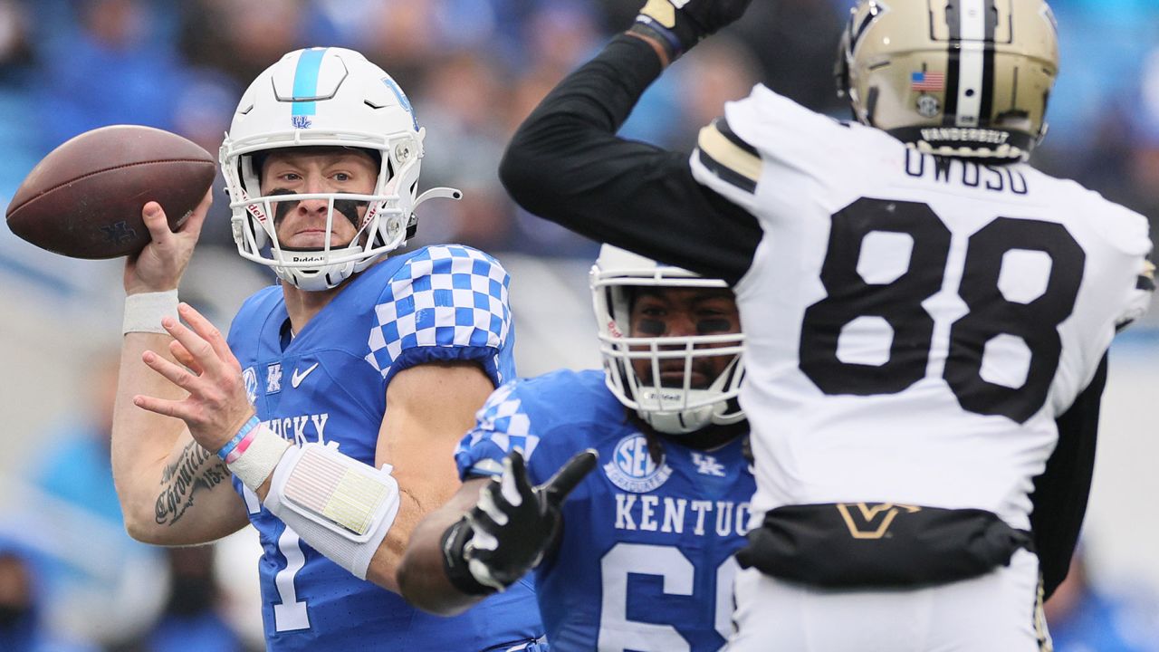 Levis of the Kentucky Wildcats against the Vanderbilt Commodores at Kroger Field on November 12, 2022.