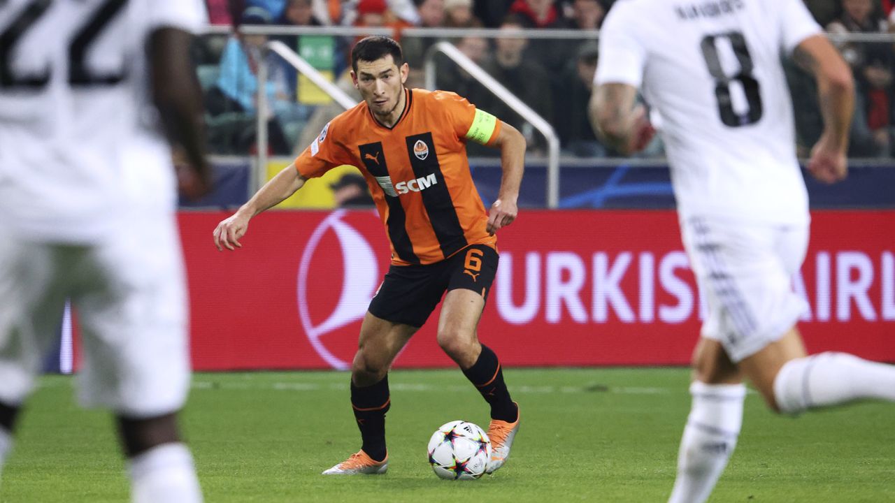 Stepanenko playing for Shakhtar Donetsk against Real Madrid on October 11, 2022.