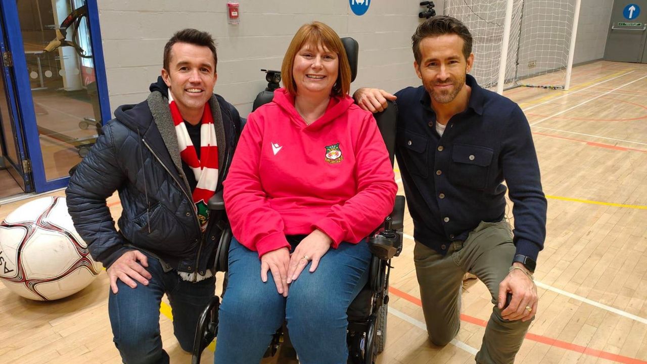 Kerry Evans pictured with Reynolds and McElhenney.