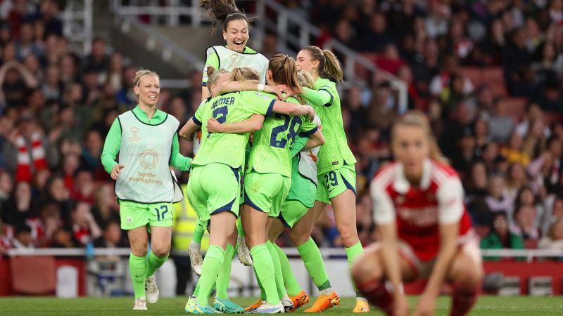 Wolfsburg sinks Arsenal with late goal in front of record crowd for a women’s club game in England to make Women’s Champions League final