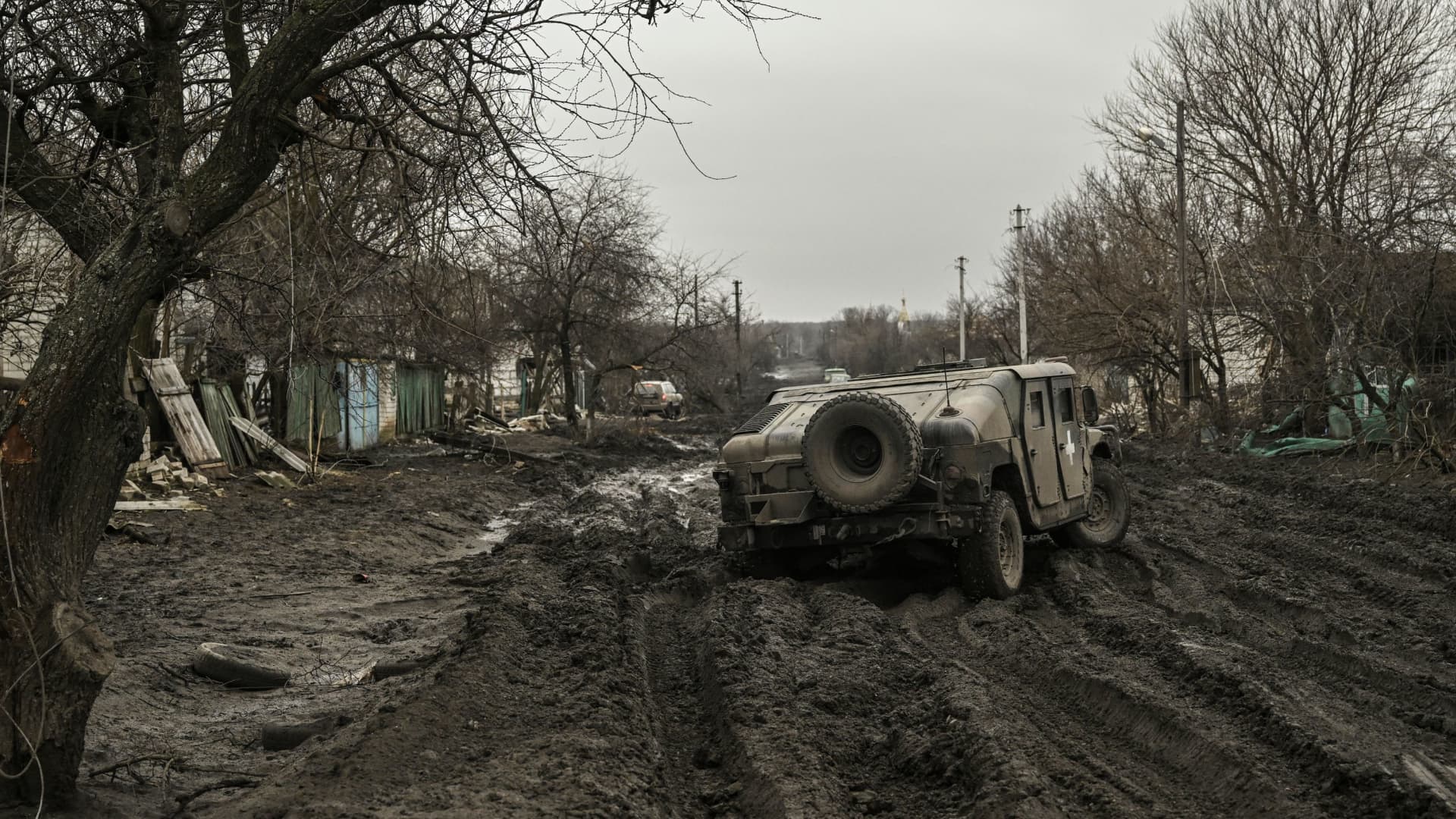 Wagner leader says his forces will leave Bakhmut; Bill Clinton says he foreshadowed Russian invasion