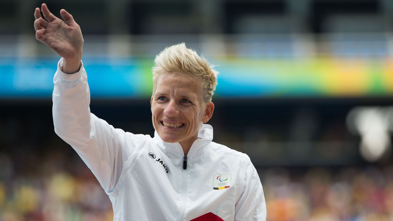 Vervoort on the medal podium after winning silver in the T52 400-meter final at Rio 2016.