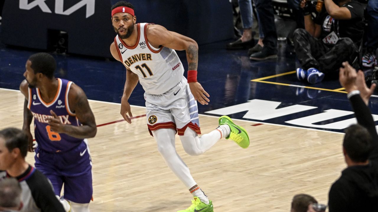 Brown celebrates scoring against the Suns.