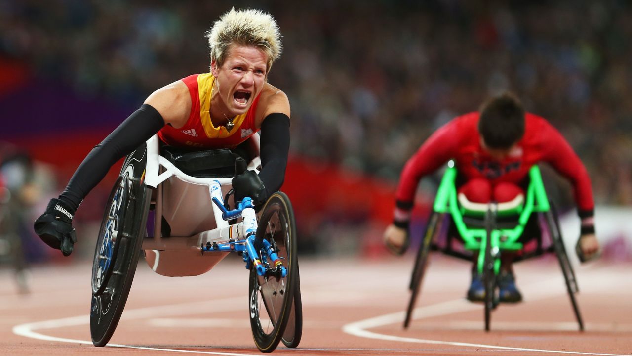 Vervoort claims gold in the T52 100-meter final at London 2012.