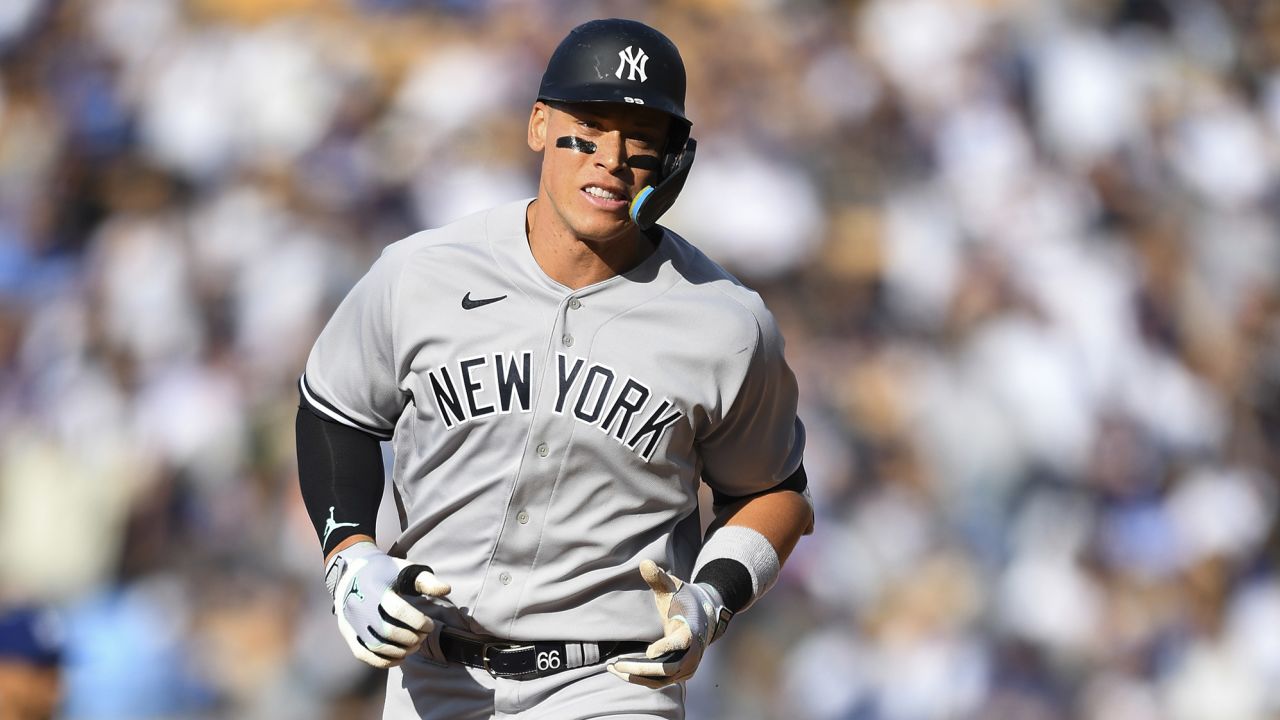 Judge circles the bases after a home run against the Dodgers.