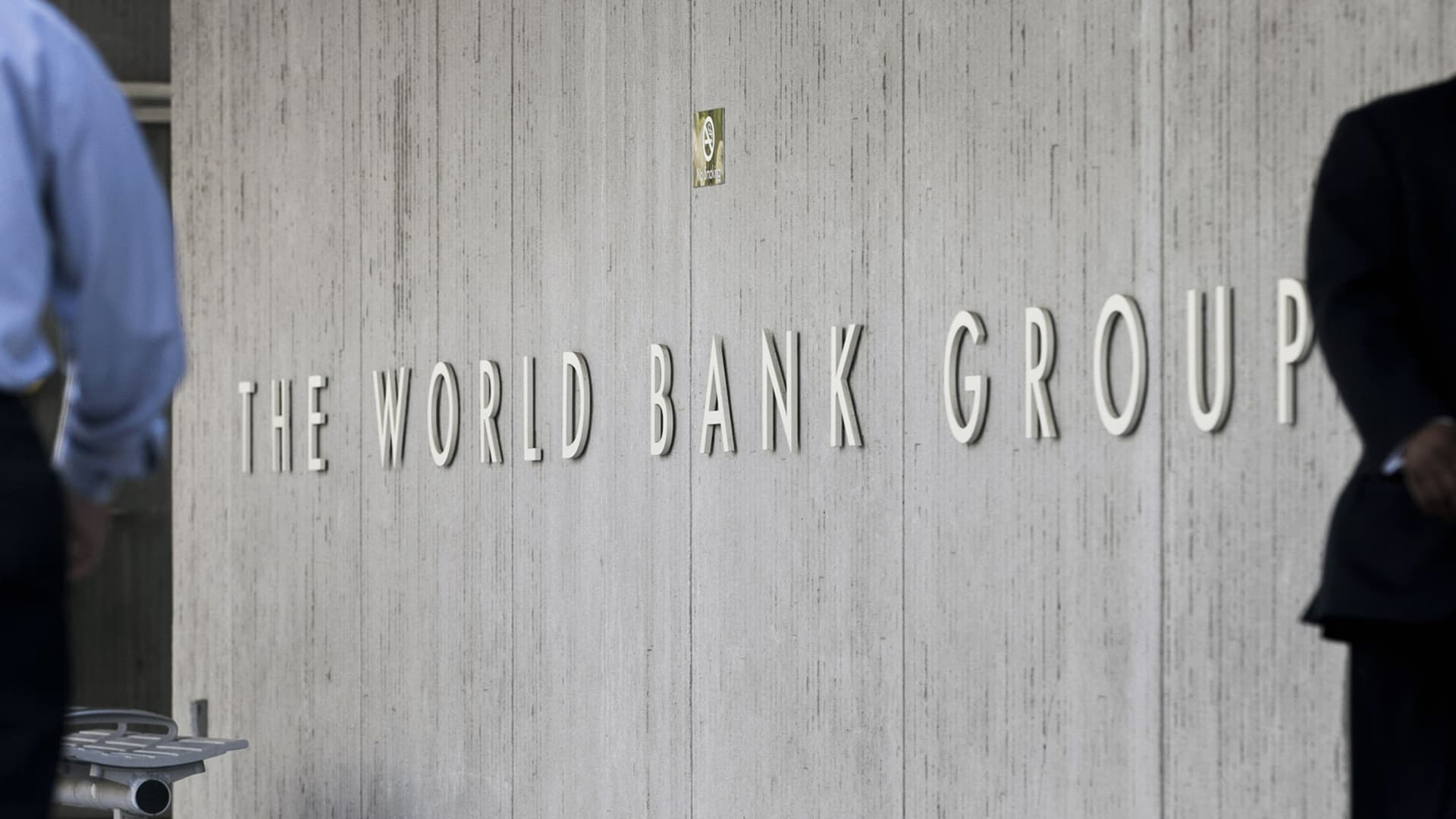 World Bank sees major economies growing at much slower pace thanks to higher rates and banking stress