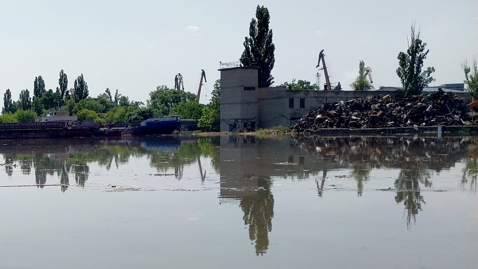 Ukraine and Russia blame each other for breaching dam in Kherson region; 1,300 residents evacuated so far