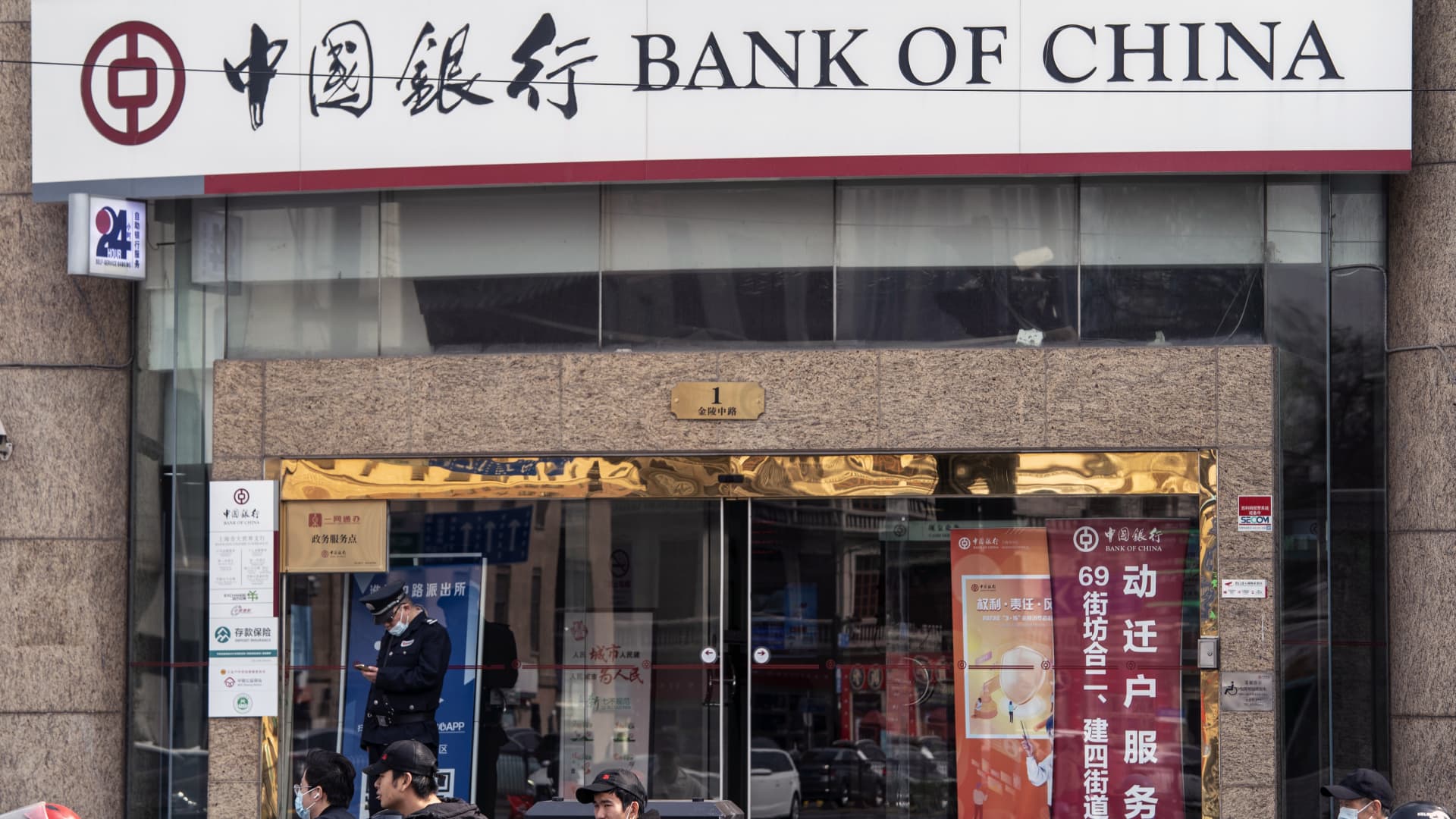 China’s big banks cut deposit rates, signaling monetary easing ahead