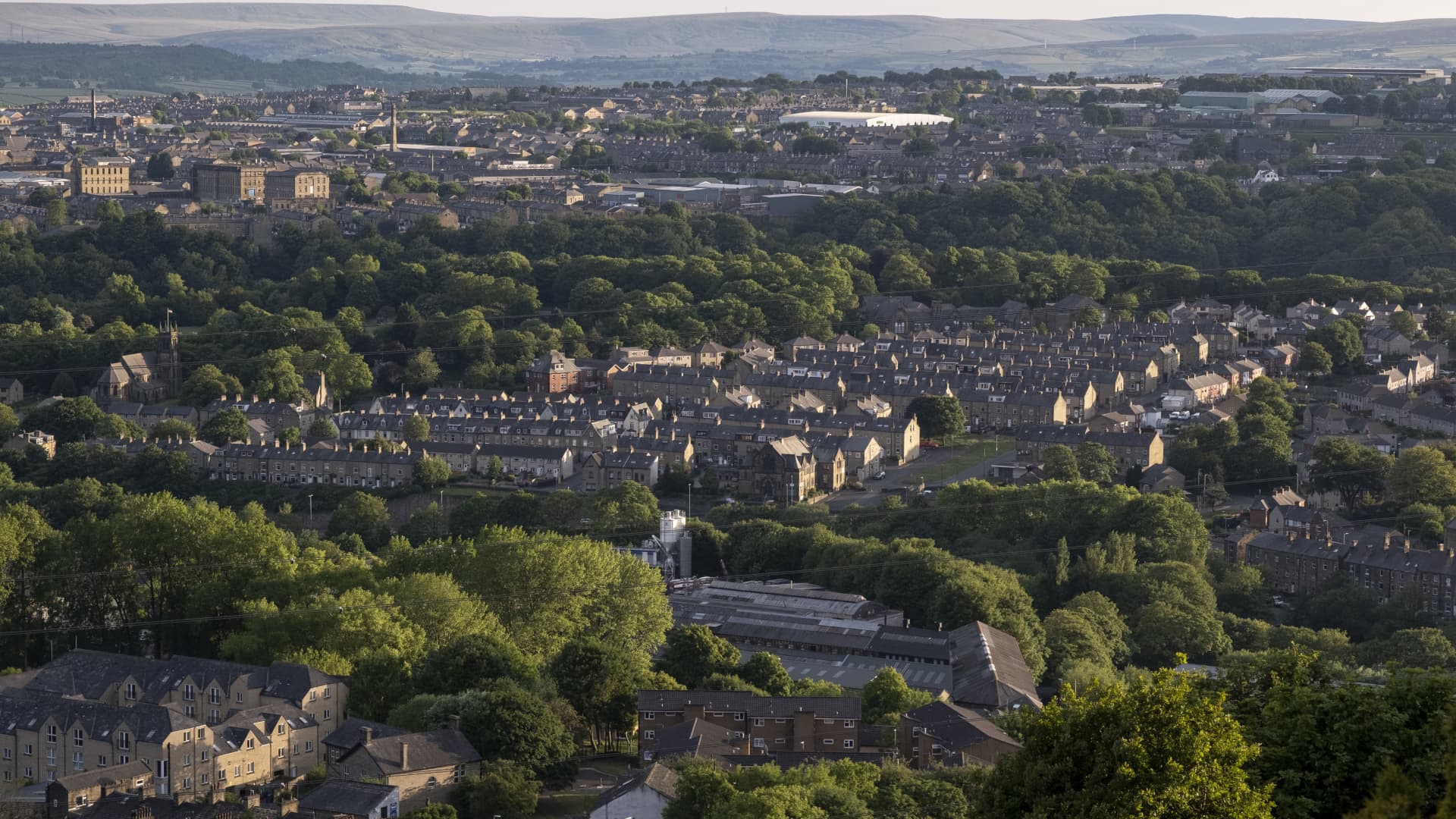 Brits are facing a major mortgage crisis as lending rates soar