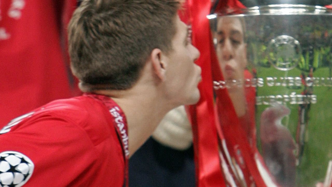 Steven Gerrard kisses the Champions League trophy.