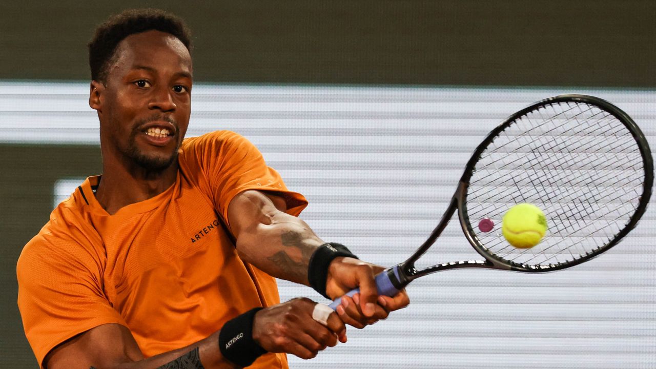 Gaël Monfils beat Sebastián Báez in five sets.