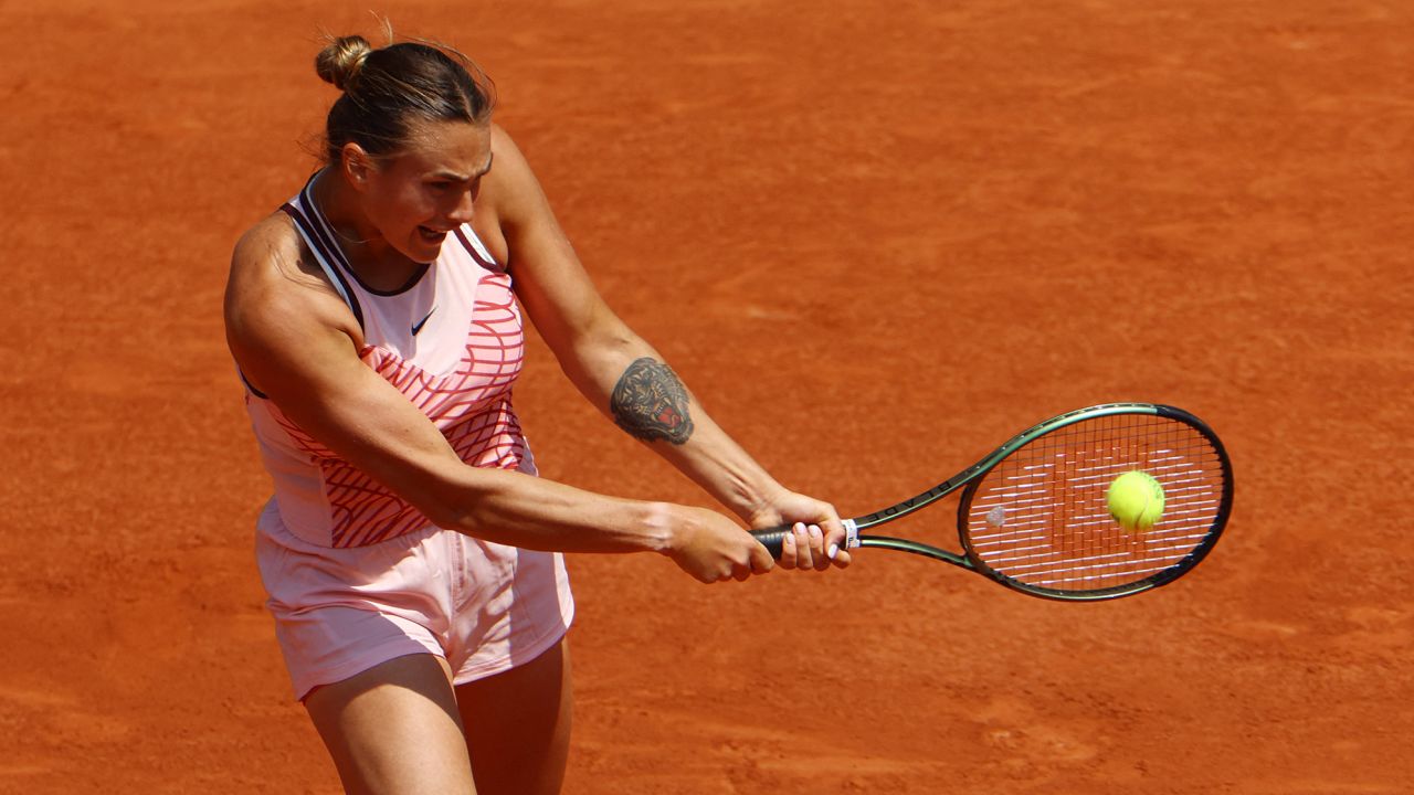 Sabalenka plays a backhand against Svitolina.