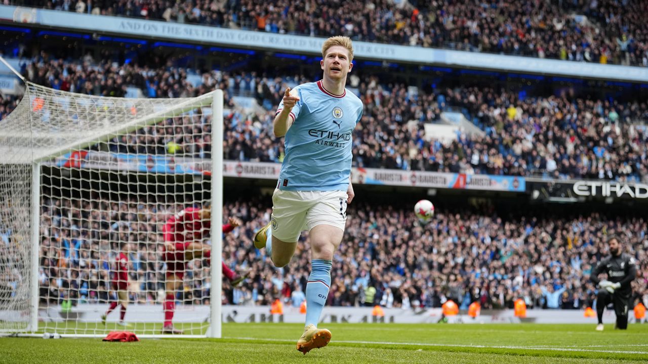 Manchester City's Kevin De Bruyne celebrates after scoring his his side's 2nd goal during the English Premier League soccer match between Manchester City and Liverpool at Etihad stadium in Manchester, England, Saturday, April 1, 2023. (AP Photo/Jon Super)