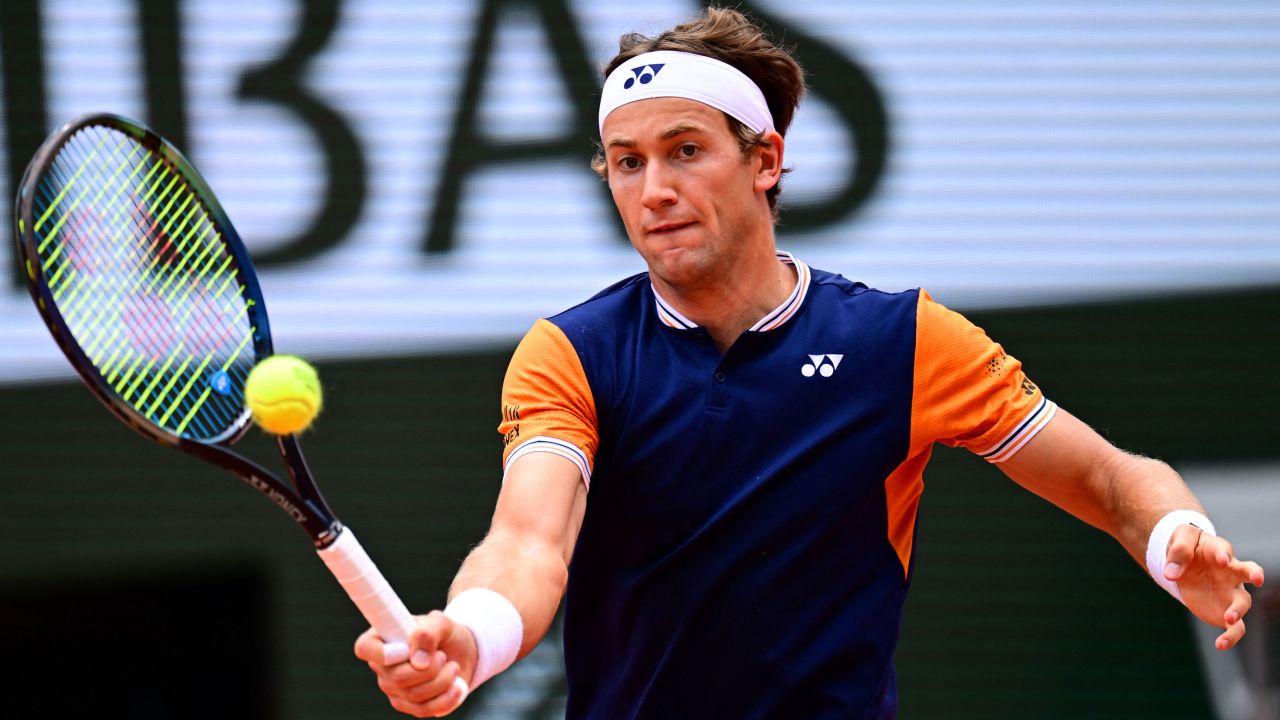 Norway's Casper Ruud plays a forehand return to Serbia's Novak Djokovic during their men's singles final match on day fifteen of the Roland-Garros Open tennis tournament at the Court Philippe-Chatrier in Paris on June 11, 2023.