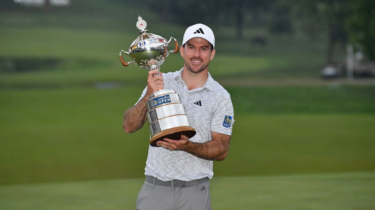 Taylor poses with the trophy.