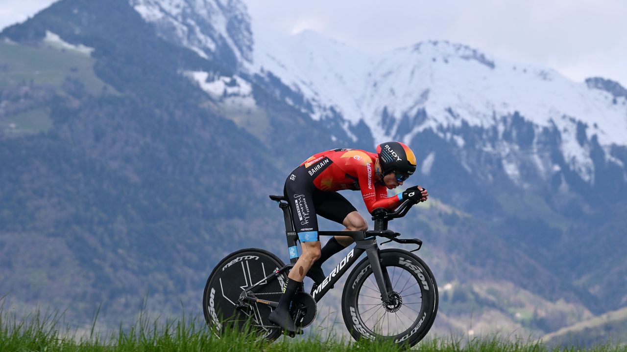 PORT-VALAIS, SWITZERLAND - APRIL 25: Gino Mäder of Switzerland and Team Bahrain Victorious sprints during the 76th Tour De Romandie 2023, Prologue a 6.82km stage from Port-Valais to Port-Valais / #UCIWT / on April 25, 2023 in Port-Valais, Switzerland. (Photo by Dario Belingheri/Getty Images)