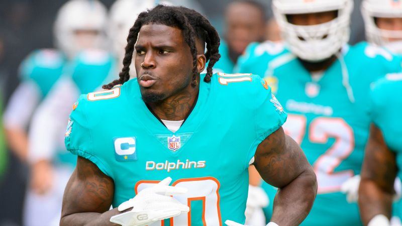 Miami-Dade Police investigating alleged assault by Dolphins’ player Tyreek Hill at Miami marina Sunday