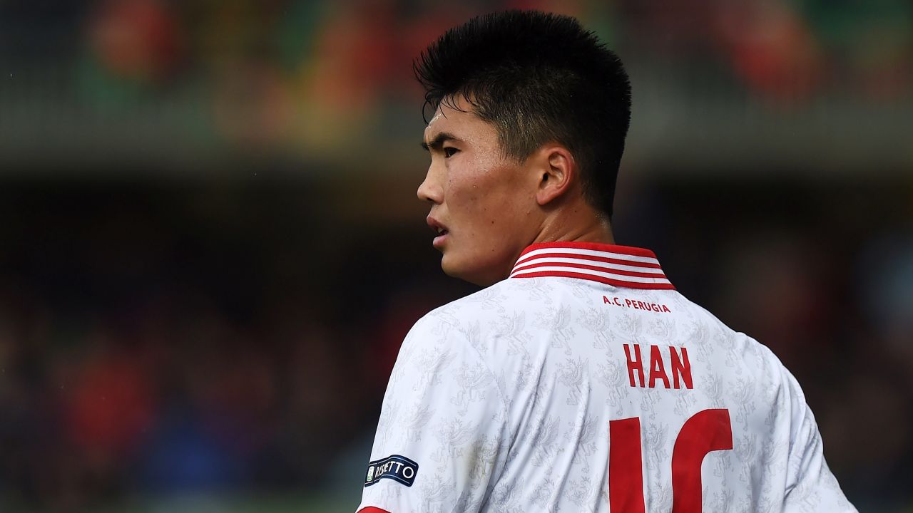 TERNI, ITALY - NOVEMBER 26: Kwang Song Han of Perugia looks on during the Serie A match between Ternana Calcio and AC Perugia at Stadio Libero Liberati on November 26, 2017 in Terni, Italy.  (Photo by Tullio M. Puglia/Getty Images)