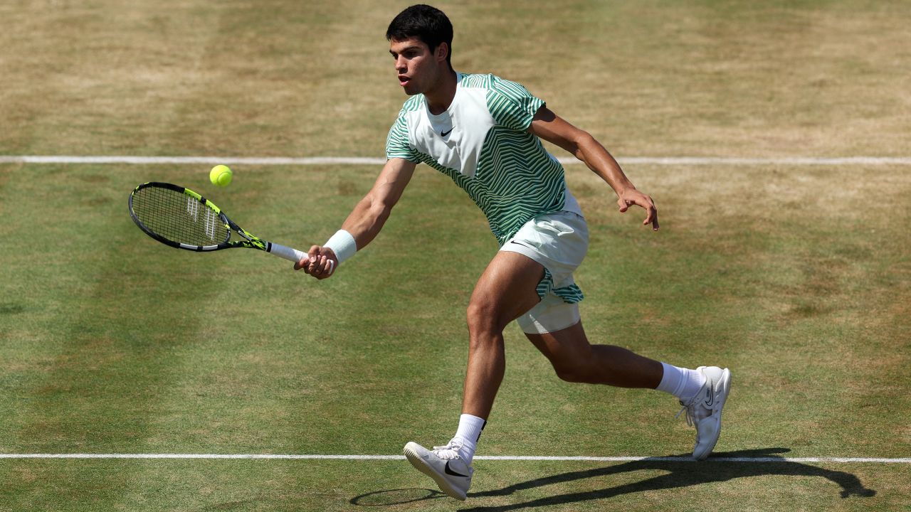 Carlos Alcaraz defeated Alex de Minaur to win the title at Queen's.