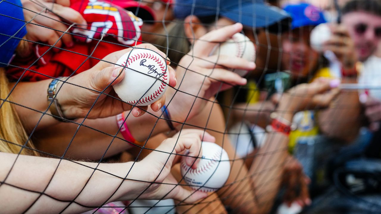 LONDON, ENGLAND - JUNE 25: Willson Contreras #40 of the St. Louis Cardinals engages with fans during the 2023 London Series game between the Chicago Cubs and the St. Louis Cardinals at London Stadium on Sunday, June 25, 2023 in London, England. (Photo by Daniel Shirey/MLB Photos via Getty Images)