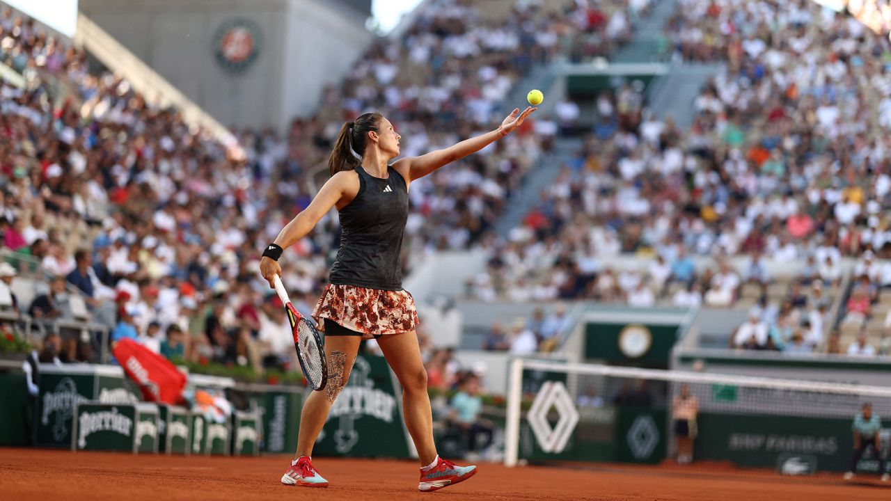 Russia's Daria Kasatkina serves to Ukraine's Elina Svitolina during their women's singles match on day eight of the Roland-Garros Open tennis tournament at the Court Suzanne-Lenglen in Paris on June 4, 2023. (Photo by Thomas SAMSON / AFP) (Photo by THOMAS SAMSON/AFP via Getty Images)