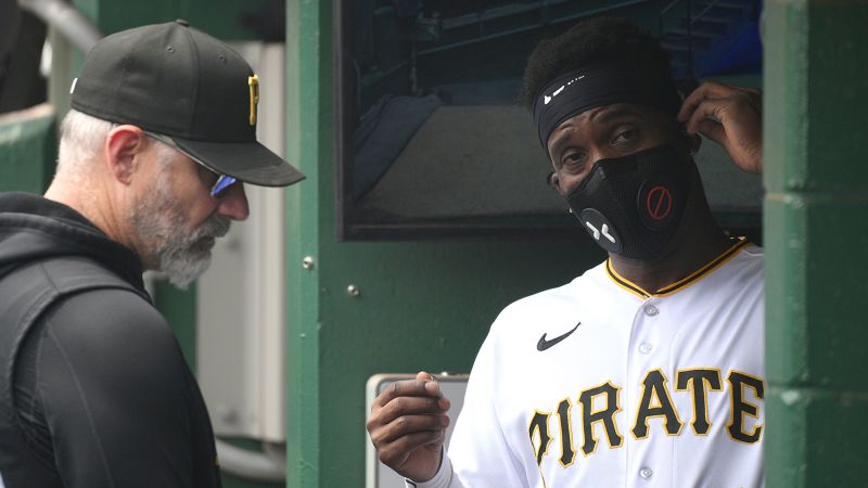 Pittsburgh Pirates player wears face mask during game that was delayed due to air quality issues