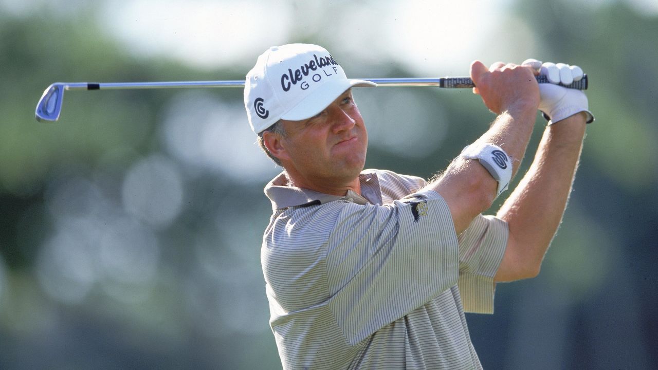 19 Jan 2001:  Andrew Magee follows his drive during the Sony Open at the Waialae Country Club in Honolulu, Hawaii.Mandatory Credit: Harry How  /Allsport