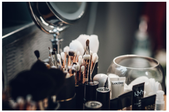 Beauty and the Blockchain: 5 Beauty Influencers and Brands Endorsing Crypto – How Crypto is Changing the Face of the Cosmetics Industry