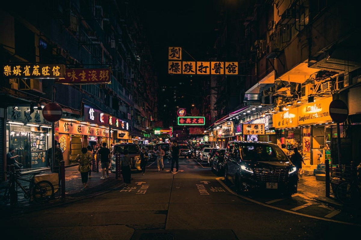 Hong Kong’s Grey Zone Crypto Stores Draw in Chinese Visitors