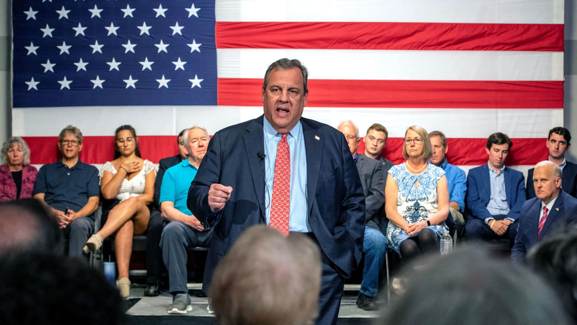 Chris Christie attacks Trump for using donations from ‘everyday Americans’ on legal fees, fashion designer