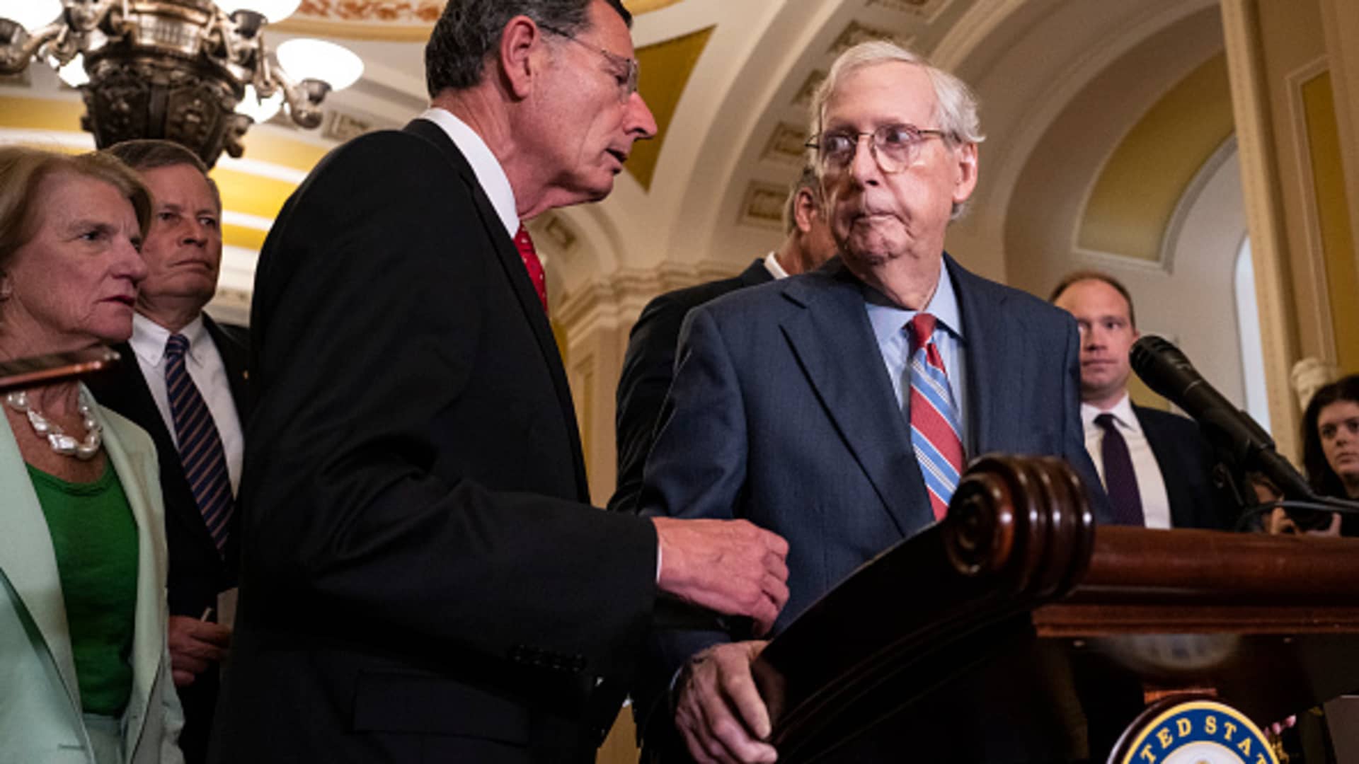 Mitch McConnell freezes at Senate press conference, is briefly unable to speak