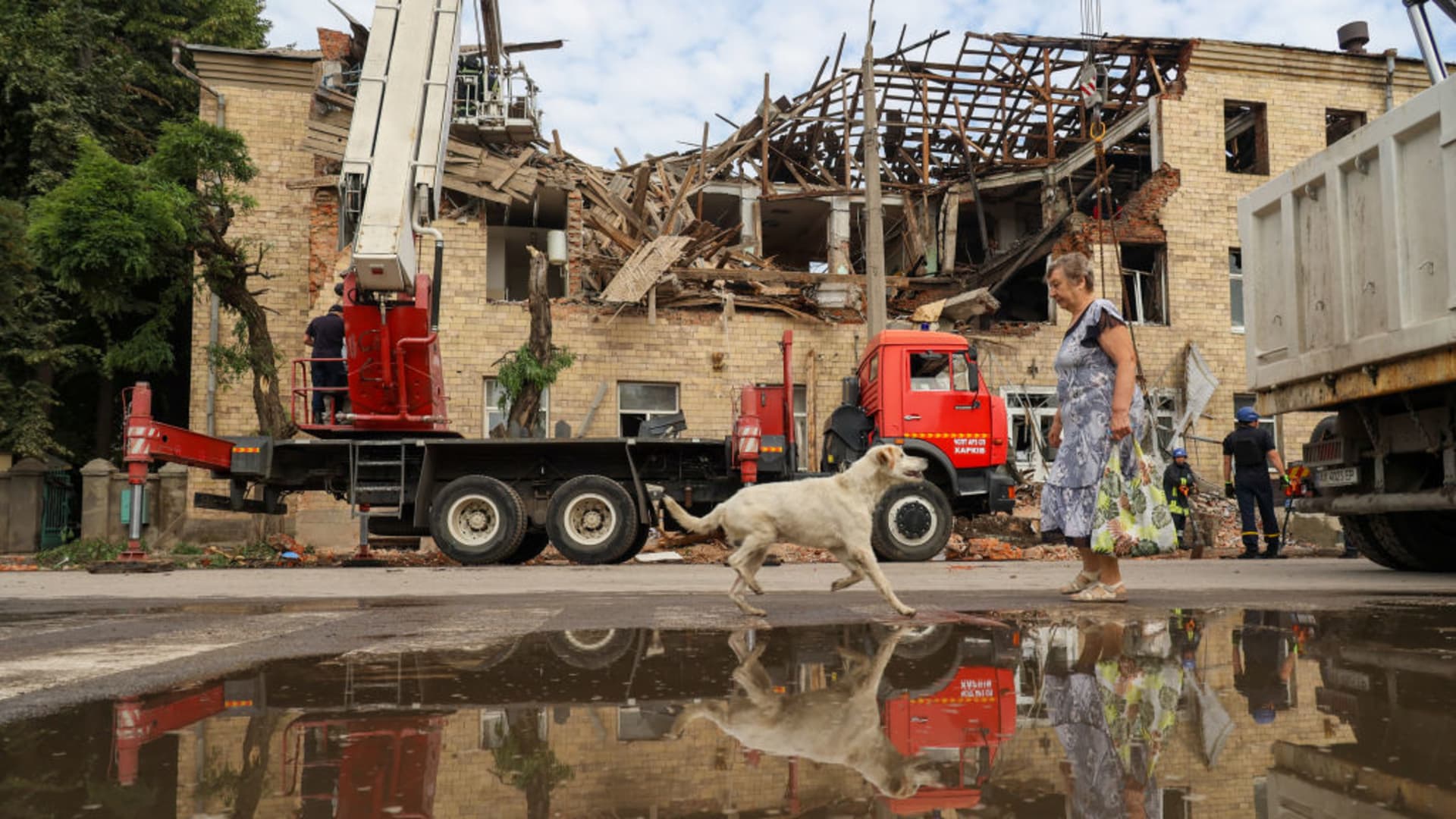 Ukraine and Russia struck by drones; West-led peace talks in the pipeline