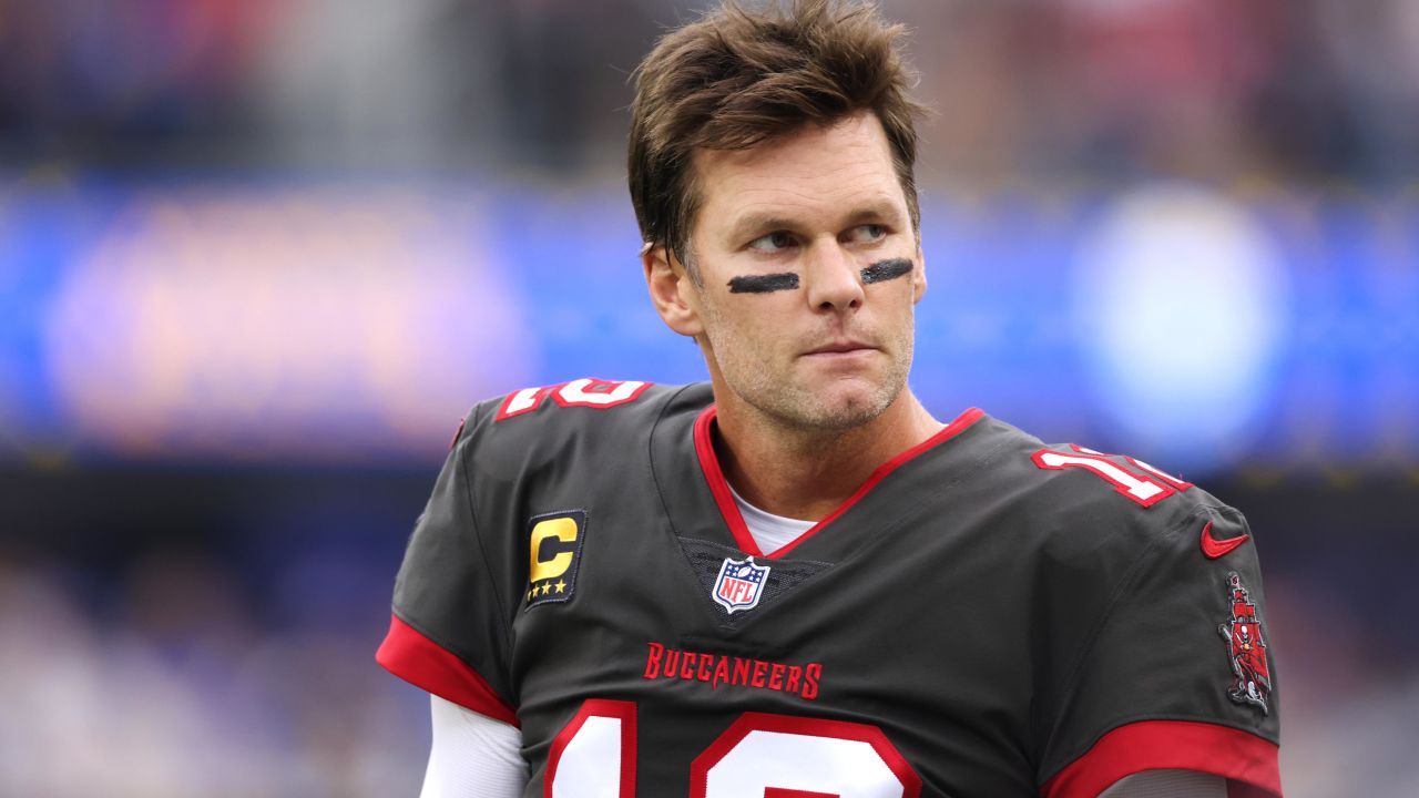 INGLEWOOD, CALIFORNIA - SEPTEMBER 26: Tom Brady #12 of the Tampa Bay Buccaneers on the sideline during the first quarter in the game against the Los Angeles Rams at SoFi Stadium on September 26, 2021 in Inglewood, California. (Photo by Harry How/Getty Images)